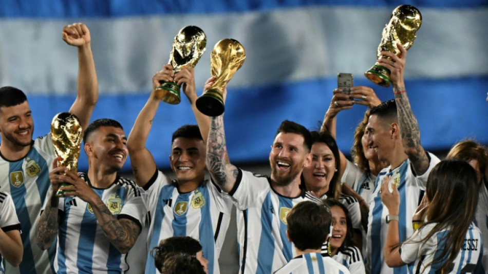 Football: l'Argentine fête son titre avec émotion et l'inévitable patte de Messi