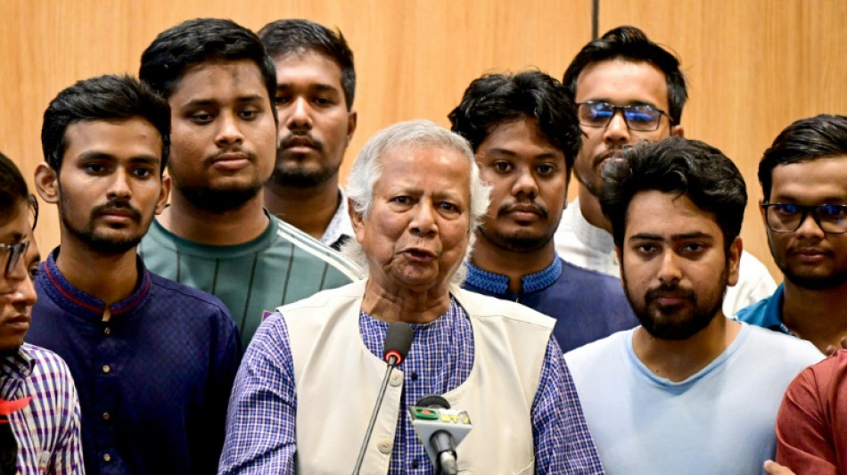 Le Bangladesh soutiendra les réfugiés rohingyas et son industrie textile, affirme Yunus