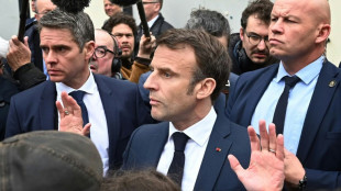Macron adverte para avanço da extrema direita de Marine Le Pen