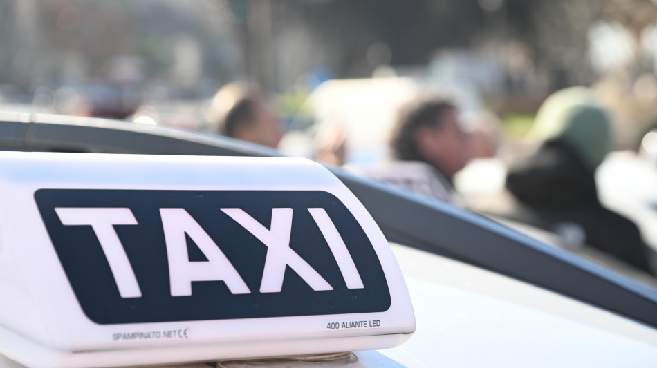 Consulta,illegittima residenza nella Regione per taxi-Ncc