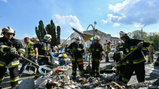 Ciudad de centro de Ucrania cuenta sus muertos mientras fuerzas rusas atacan en el este