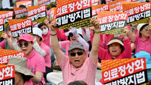 South Korean patients urge doctors to end walkout
