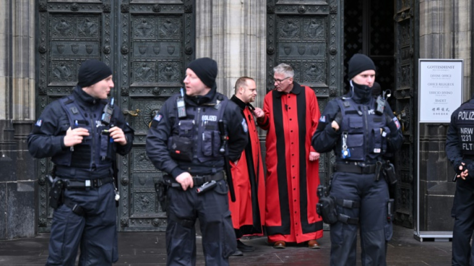 Sicherheitsbehörden bleiben nach Anschlagswarnungen in Alarmbereitschaft