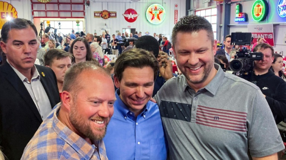 DeSantis em Iowa, uma turnê com vislumbres de campanha presidencial