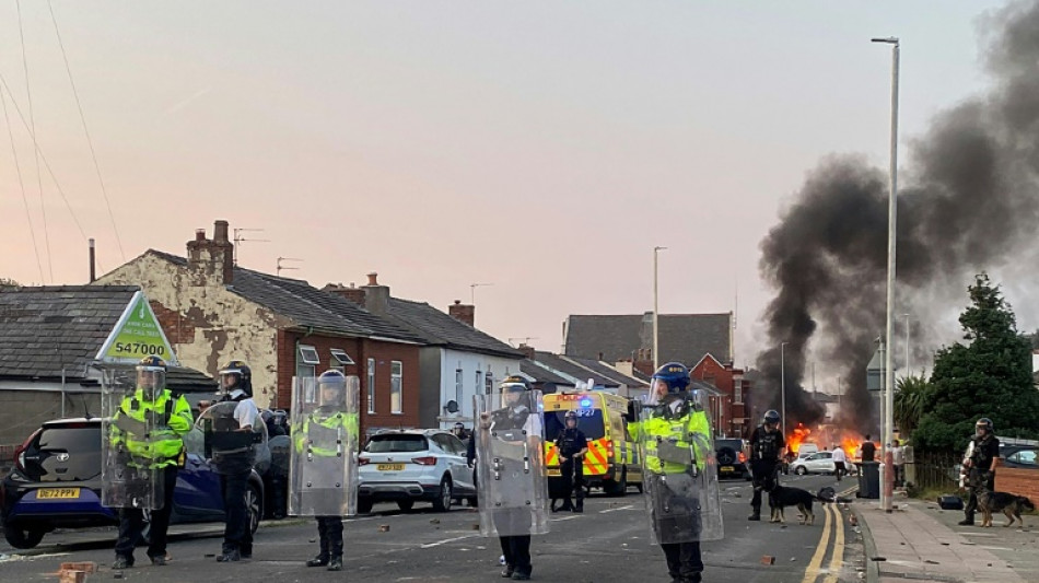 Gewalt nach tödlichem Angriff auf tanzende Kinder in England - 53 Polizisten verletzt