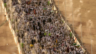 Peregrinos relatam o horror do calor durante o hajj em Meca
