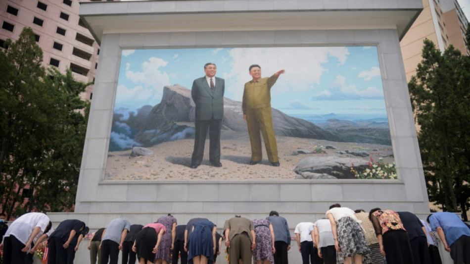 Les Nord-Coréens sommés de protéger les effigies des Kim pendant la tempête