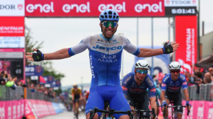 Tour d'Italie: Matthews renoue avec la victoire, Evenepoel grappille