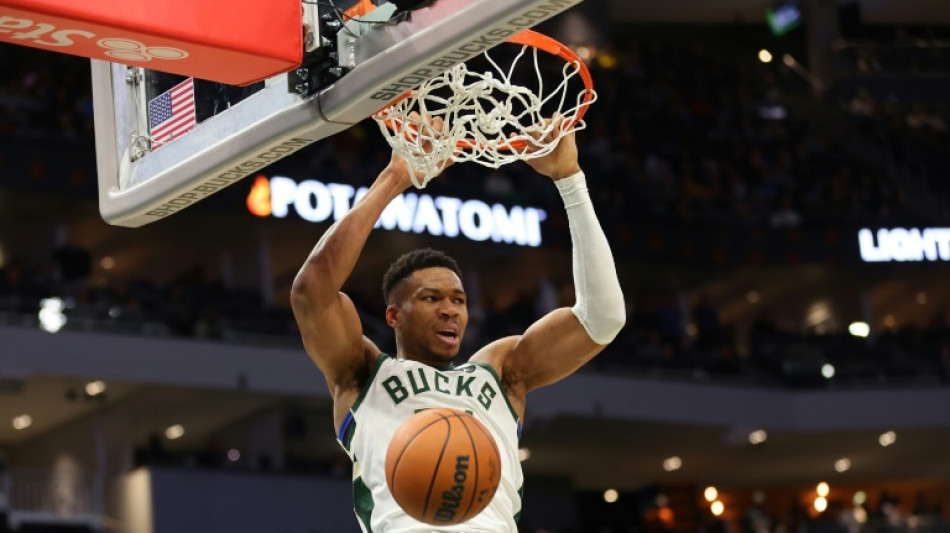 Antetokounmpo explota con 64 puntos, récord personal, en caliente revancha de Bucks