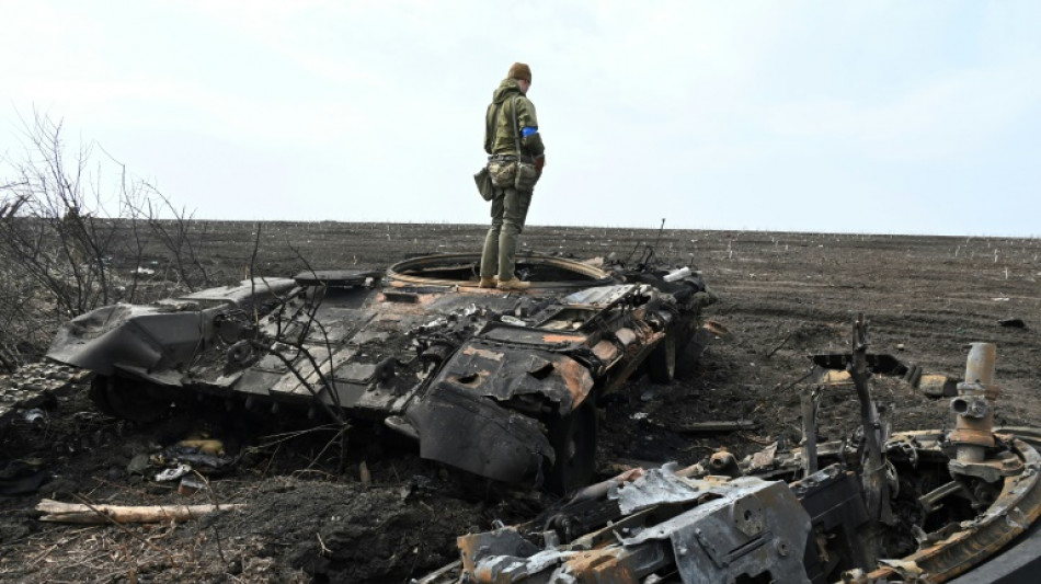 Ucrania afirma rápida retirada rusa del norte y la Cruz Roja intenta evacuar Mariúpol
