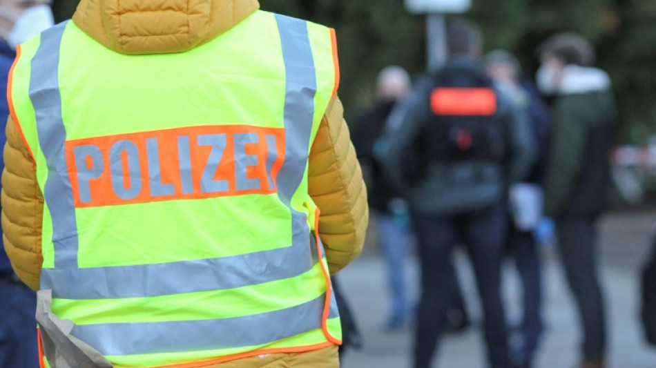 Linienbus prallt in Brandenburg gegen Baum - sechs Verletzte