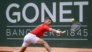 Ginevra, Djokovic in semifinale