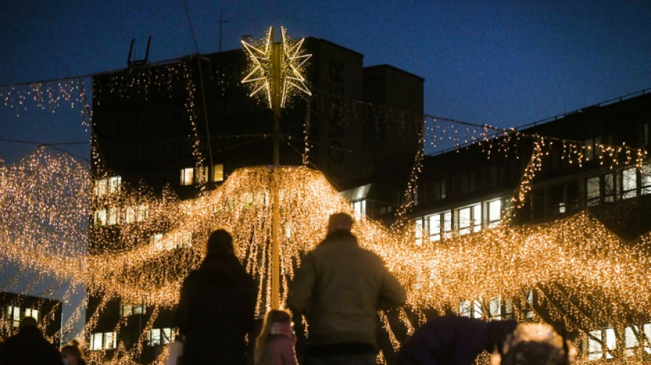 Vier von zehn Deutschen wollen so viel für Weihnachtsgeschenke ausgeben wie 2021