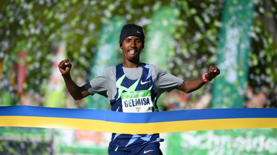 Gelmisa, Jeptum claim Paris Marathon wins