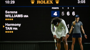 Serena eliminada en su retorno a Wimbledon, Nadal avanza esperando mejorar sobre hierba