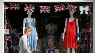 Elizabeth II acclamée au balcon de Buckingham pour son jubilé historique