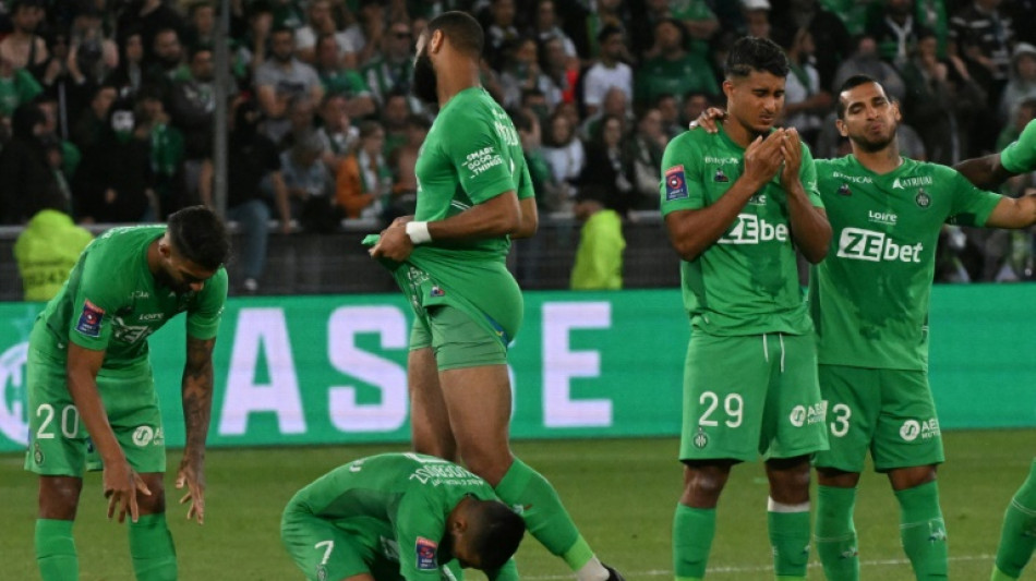 Foot: Saint-Etienne s'incline 2-1 à Dijon pour son retour en L2