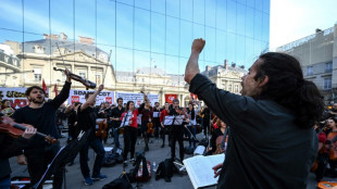 Francia vive últimas protestas antes de decisión clave sobre reforma de pensiones