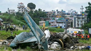 Piloto do avião que caiu no Nepal, único sobrevivente, recupera-se no hospital