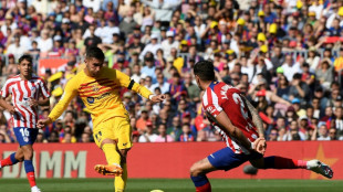 Barcelona vence Atlético de Madrid (1-0) e segue disparado na liderança do Espanhol