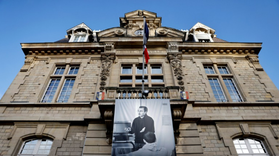 Assassinat de Samuel Paty: le procès de six anciens collégiens s'est ouvert à huis clos