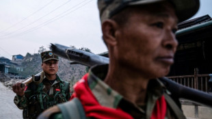 Combatentes pró-democracia apoiam rebeldes étnicos birmaneses