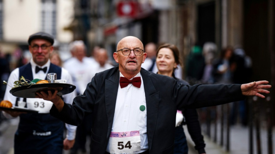 Paris declara os campeões da 'corrida dos garçons'