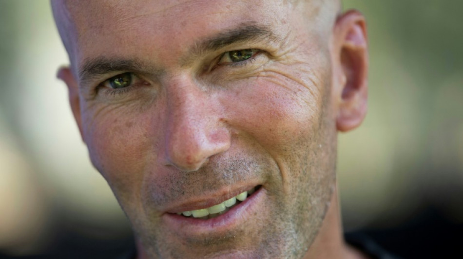 Foot: à 50 ans, Zidane rêve des Bleus et juge le PSG "pas d'actualité"