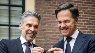 Dick Schoof presta juramento como primeiro-ministro dos Países Baixos