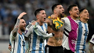 Argentina y Messi pasan a cuartos con sufrido triunfo ante Australia