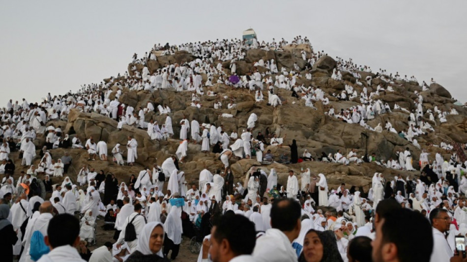 Les pèlerins musulmans sur le Mont Arafat, étape phare du hajj 