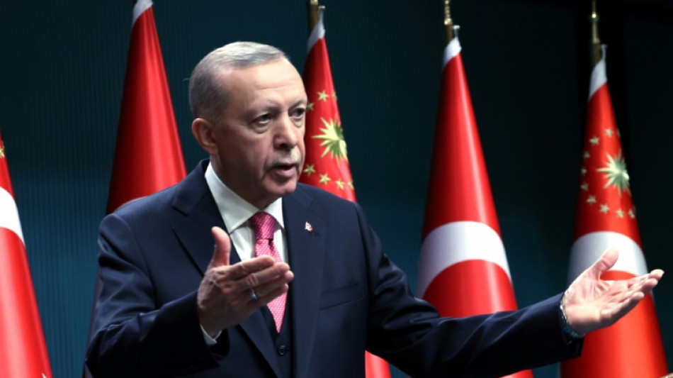 Turquie: Erdogan confirme par décret la tenue des élections mi-mai