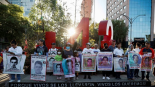 Mexique: des manifestants enfoncent la porte du palais présidentiel 