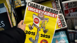 Dix ans après les attentats, hommages et forte émotion devant l'"increvable" Charlie Hebdo et l'Hyper Cacher