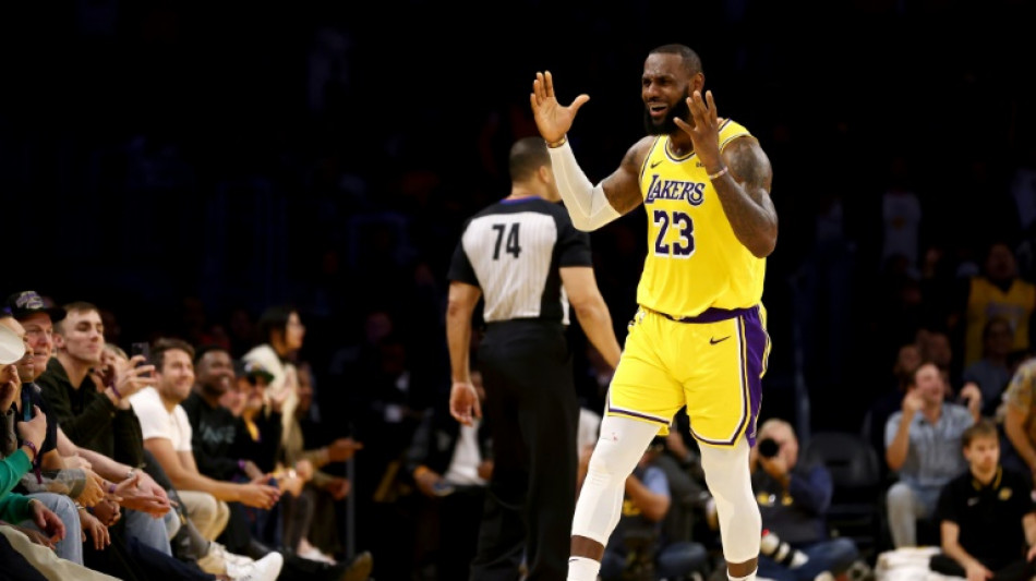 NBA: LeBron James en patron, Denver tombe