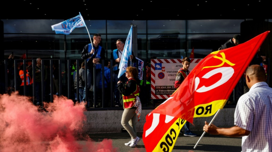 Los trabajadores de aeropuertos de París desconvocan la huelga tras lograr una subida salarial del 3%