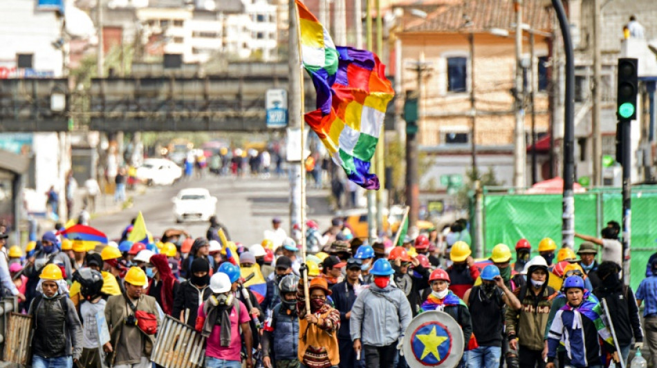 Presidente de Ecuador se salva de ser destituido y suspende negociaciones con líder de protestas