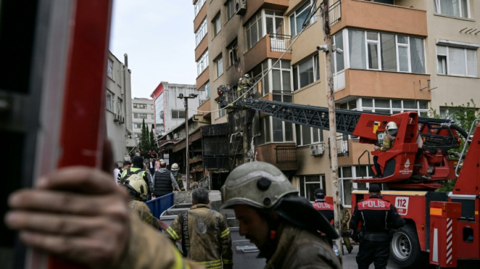 Al menos 29 muertos en un incendio en Estambul