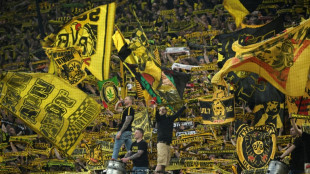 Dortmund goleia Eintracht Frankfurt (4-0) e toma liderança do Bayern na Bundesliga