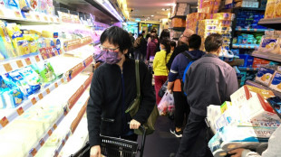 Hong Kong: la crainte d'un confinement entraîne une ruée vers les supermarchés