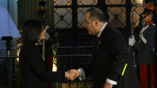Presidente da Guatemala faz viagem a Taiwan em meio a tensões com China