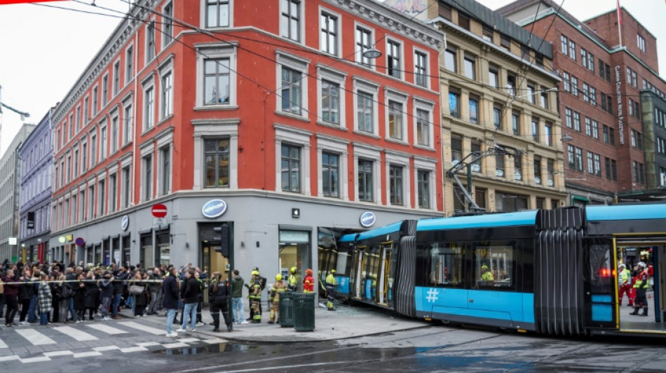 Straßenbahn kracht in Geschäft in Oslo - Vier Verletzte