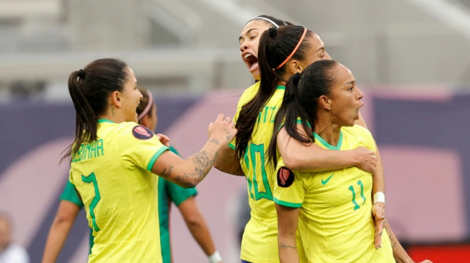 Brasil vence México (3-0) e é finalista da Copa Ouro feminina