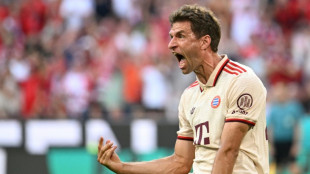 Allemagne: le Bayern enchaîne contre Fribourg avec la participation record de Müller