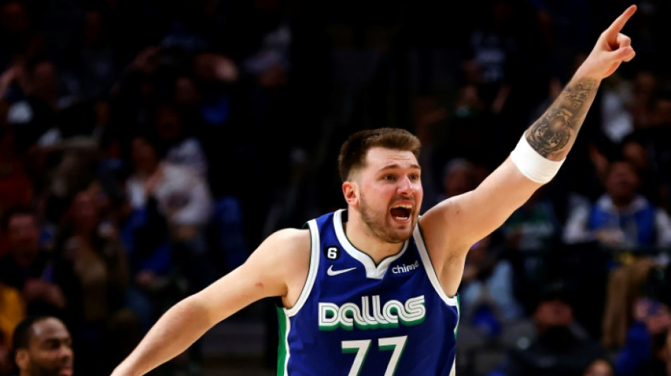 NBA: Doncic torpille, Philadelphie gaspille, Golden State grappille