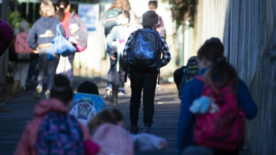 Miles de educadores paralizan sus labores por el costo de la vida en Nueva Zelanda