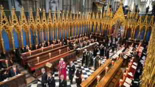 Sarg der verstorbenen Queen Elizabeth II. auf dem Weg zur Westminster Abbey