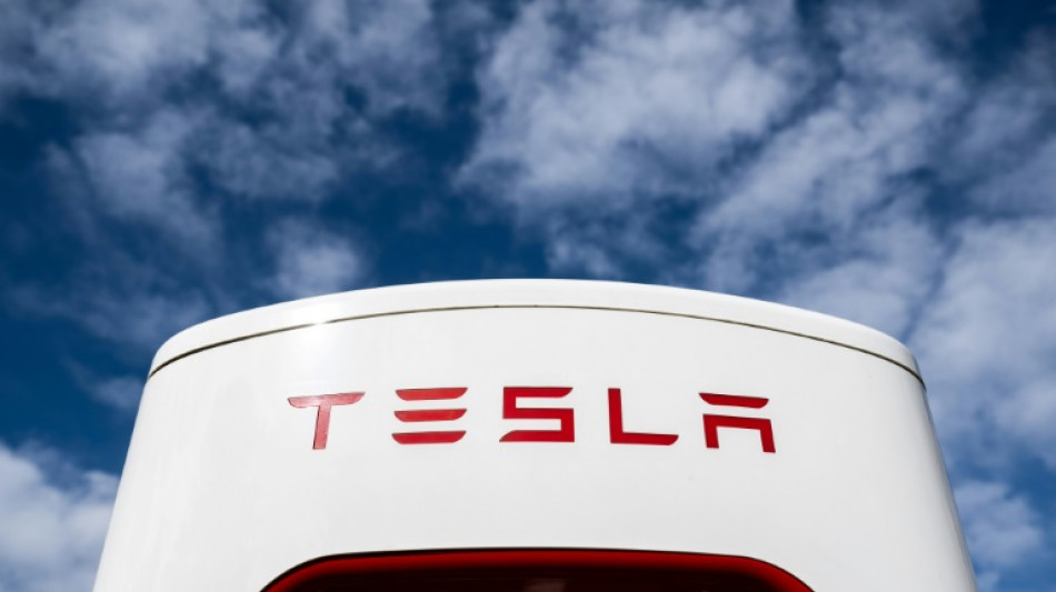Las entregas de Tesla caen en el primer trimestre y su acción baja