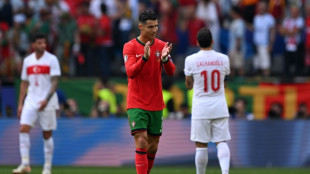 Portugal vence Turquia (3-0) e avança às oitavas da Euro