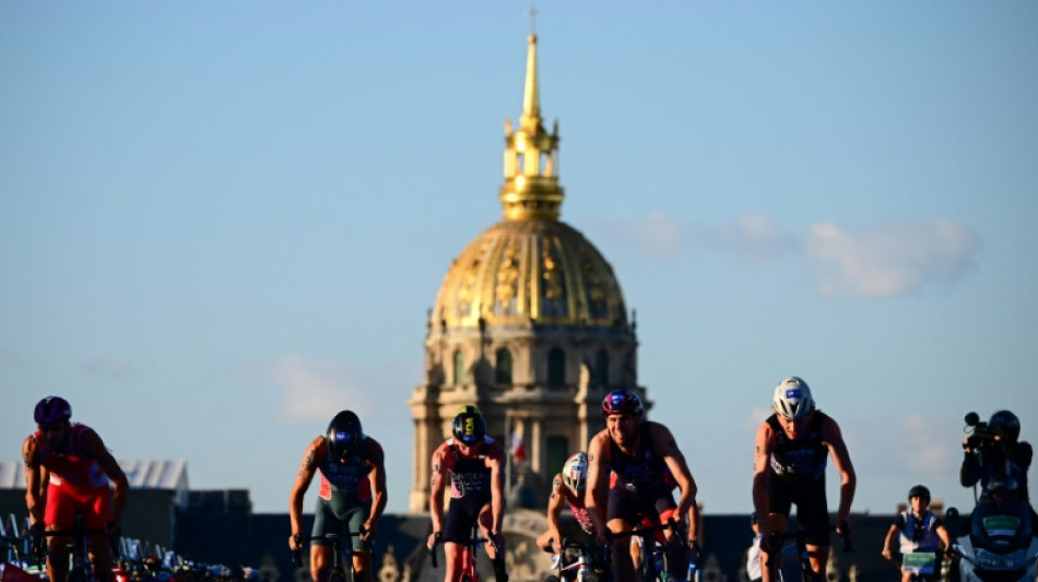 Triathlon: les Allemands remportent l'épreuve test de relais mixte privée de nage dans la Seine